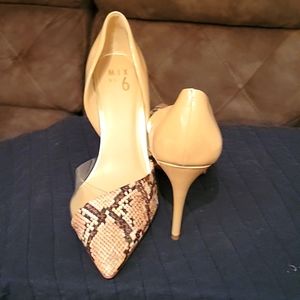 Nude/Snake Skin Pump. Gorgeous Shoe for any occasion. Pair well with EVERYTHING!